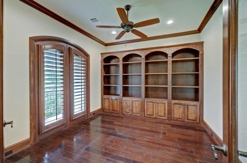4321 Verone St, Bellaire, TX 77401-5209