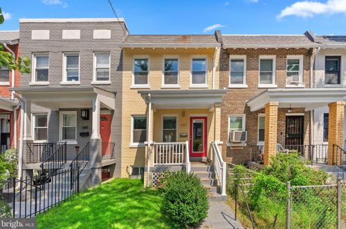 1147 Abbey Pl, Washington, DC 20002-3415