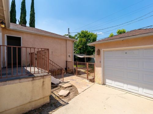 17935 Rosita St, Van Nuys CA 91316-4217 exterior