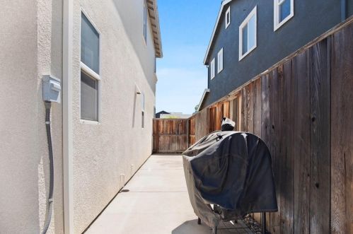4229 Montara Dr, Turlock CA  95382-7365 exterior