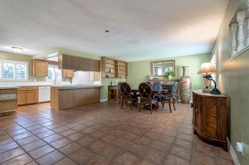 913 Woodrow Ave, Modesto CA  95350-1235 exterior
