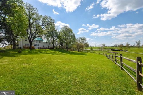 20209 St Louis Rd, Purcellville VA  20132-4905 exterior