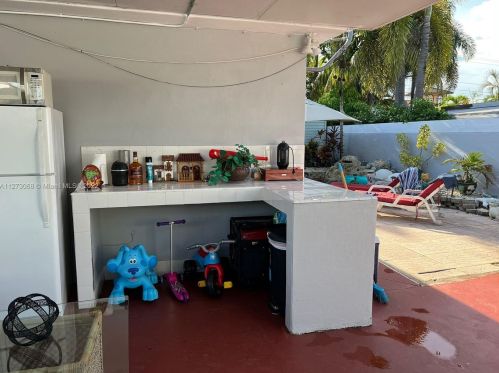 1191 53 St, Hialeah FL  33012-9005 exterior