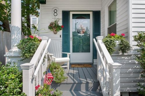 8 Middlesex Ave, Swampscott, MA 01907-1803