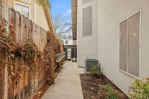 2308 Grouse Crossing Way, Modesto CA  95355-9216 exterior