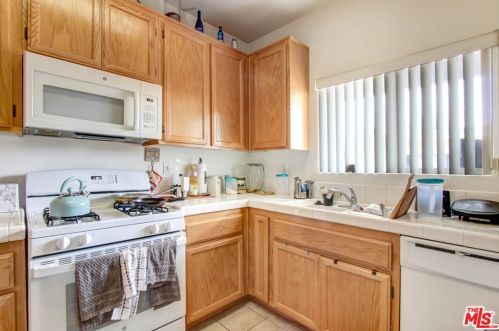 16744 Saticoy St, Van Nuys CA 91406-2129 exterior