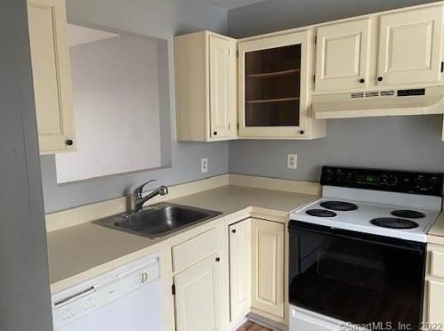 58 Saginaw Trl, Huntington, CT 06484-4957