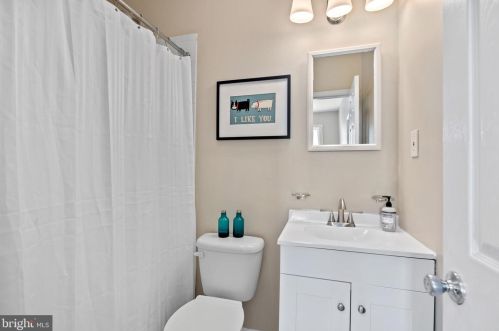 817 T St, Washington DC 20001-4119 exterior