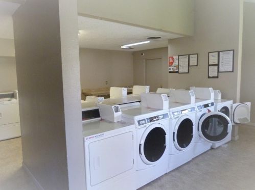 325 Standiford Ave, Modesto CA  95350-1021 exterior