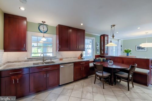 2001 Beechwood Dr, Wilmington DE  19810-4356 exterior