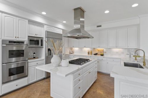 4710 Plummer Ct, San Diego CA  92130-1338 exterior