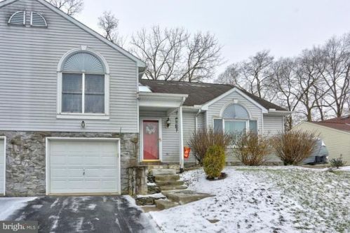 60 Farm Ln, Ephrata, PA 17522-1752