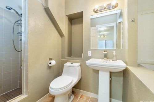 2437 Akepa St, Pearl City HI  96782-1069 exterior