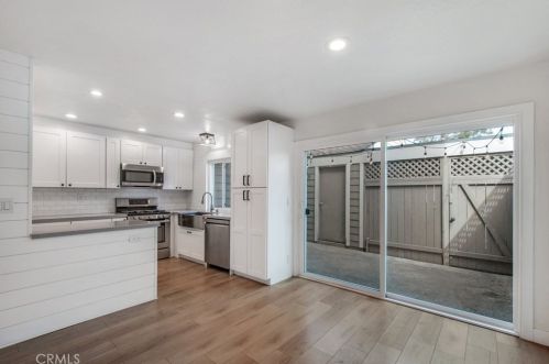 33 Seabird Ct, Newport Beach, CA 92663-2109