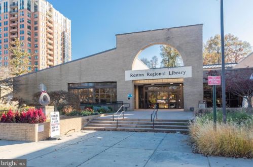 12158 Chancery Sta Cir, Herndon VA 20190-5803 exterior