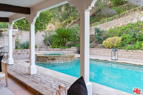 27041 Esward Dr, Calabasas CA  91301-2322 exterior