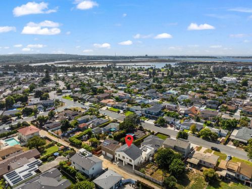 1855 Frankfort St, San Diego CA  92110-3514 exterior