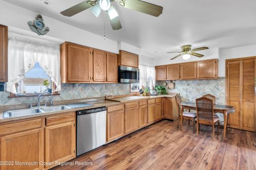 1019 Bowsprit Pt, Lacey Township NJ  08734-2706 exterior