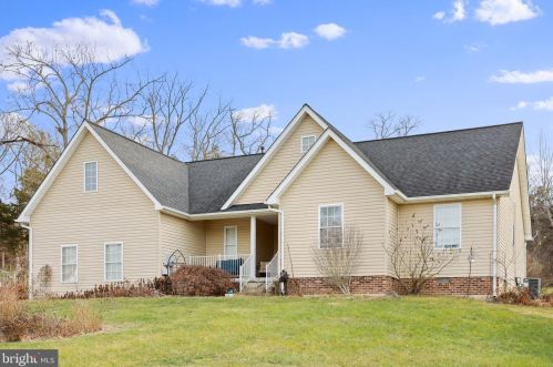 532 Crystal Ln, Strasburg, VA 22657-2368
