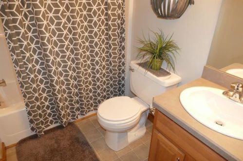 3104 Sugarberry Ln, New Castle PA  16105-1382 exterior