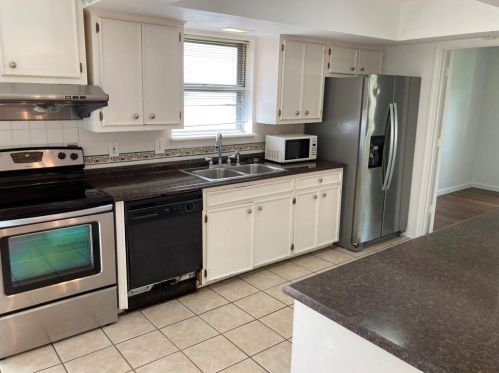 1606 Woodcrest Ln, Carrollton, TX 75006-1642