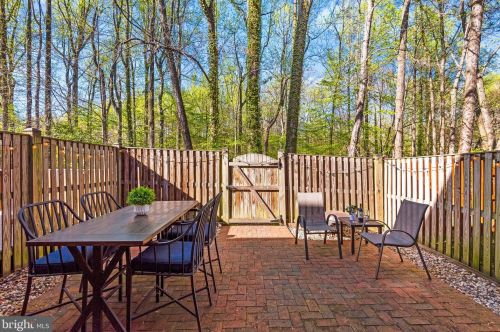 2314 Horseferry Ct, Herndon VA  20191-2718 exterior