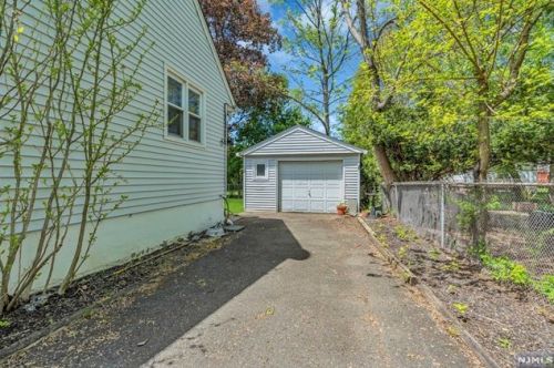 407 Berkshire Rd, Ridgewood NJ 07450-5533 exterior