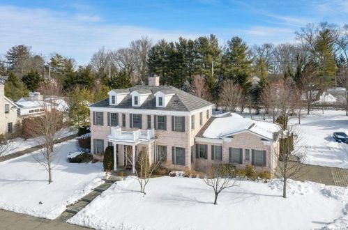 35 Cherry Lawn Blvd, New Rochelle, NY 10804-1944