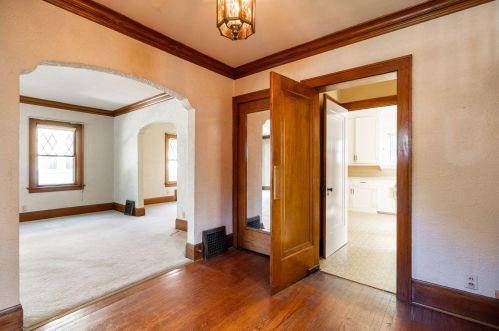 2844 Hartung Ave, Milwaukee, WI 53210-1340