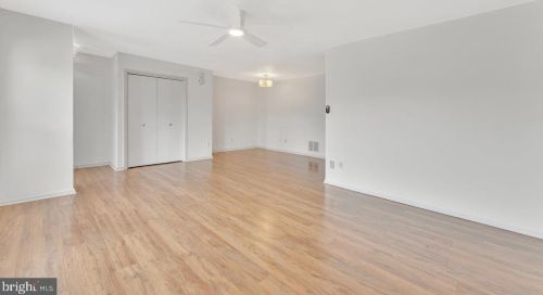 176 Canterbury Ct, East Windsor NJ  08520-5536 exterior