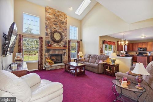 101 Drury Ln, Collegeville, PA 19473-2815