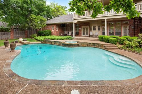 27 Oak Forrest Cir, Denton, TX 76210-5549