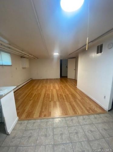 2824 Wellman Ave, Bronx NY  10461-5425 exterior