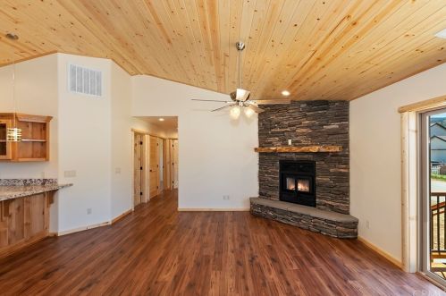 832 Willow Ln, Big Bear City, CA 92314
