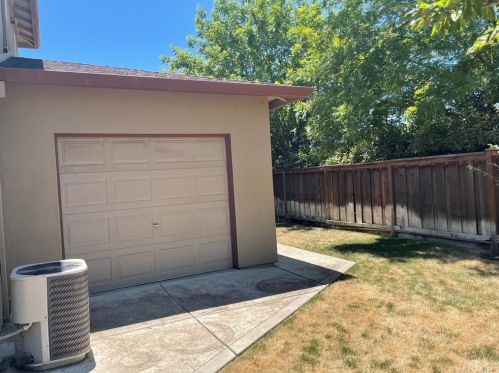 6736 Bruins Ct, Winton CA  95388-9671 exterior