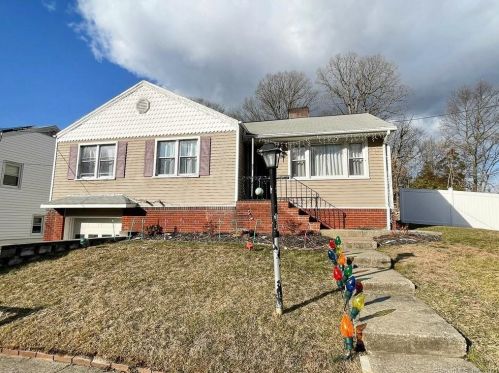94 Wedgewood Pl, Bridgeport, CT 06606-1928