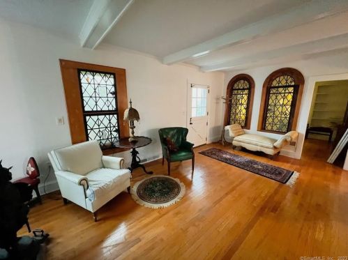 23 Crest Pl, Milford CT  06460-7704 exterior