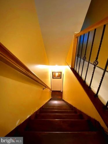 1216 Derry St, Harrisburg PA 17111-1141 exterior