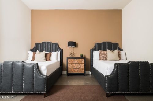 5036 Scottsdale Rd, Scottsdale AZ 85254-5161 exterior