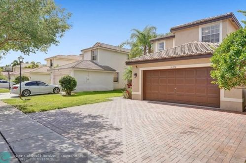 16272 27th St, Hollywood, FL 33027-5201