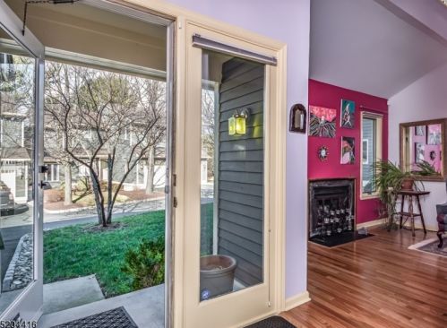 44 Inverrary Pl, Annandale NJ  08801-1614 exterior