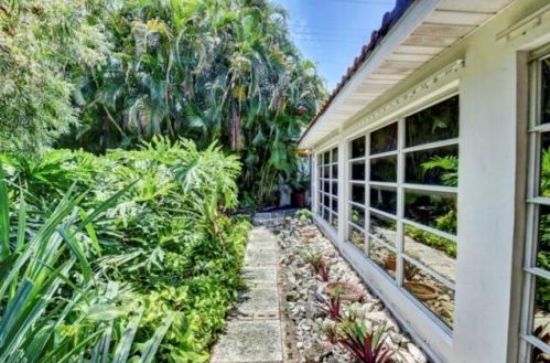 14 Tropical Dr, Boynton Beach, FL 33435-7027