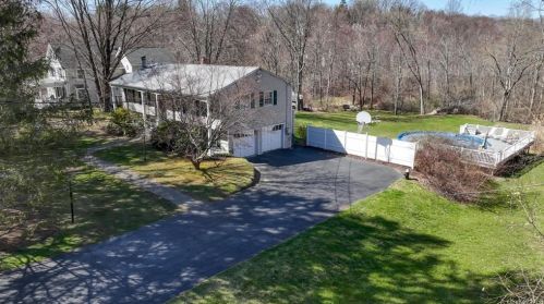 142 Loder Rd, Yorktown Hgts NY  10598-3911 exterior