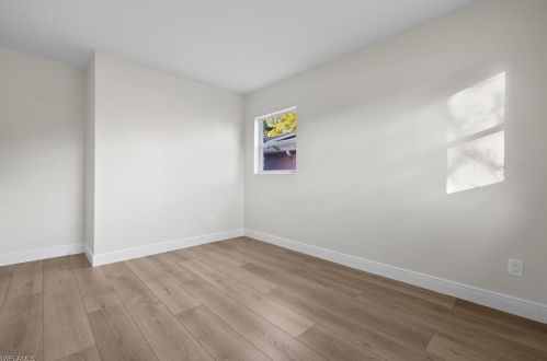 1075 Rordon Ave, Naples FL  34103-4570 exterior