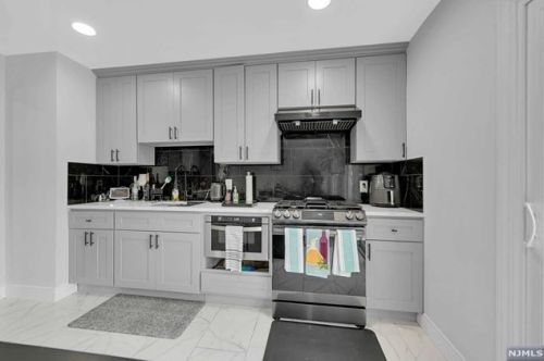 40 Carriage Ln, West Milford Lakes NJ  07480-1822 exterior