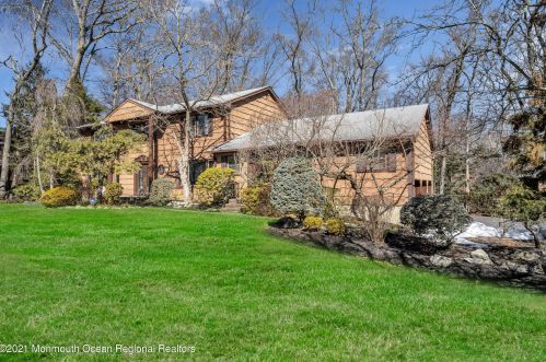 14 Johnson Cir, Morganville, NJ 07751-1017