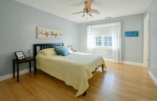 16 Marie Ln, Wallingford CT  06492-1935 exterior