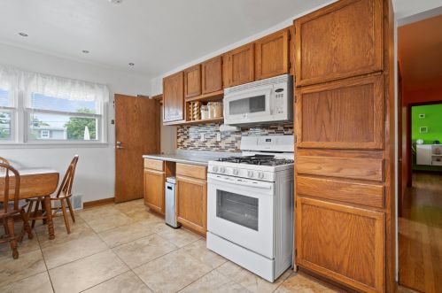 6236 Kinnickinnic Riv Pkwy, Milwaukee WI 53219-3010 exterior