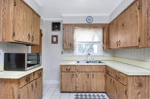 2893 Arnold Ave, Rockville Centre NY  11572-2032 exterior