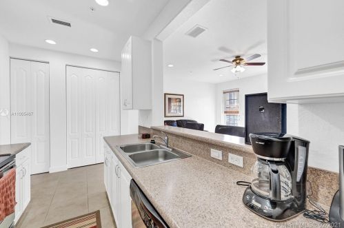 460 147 Ave, Hollywood FL 33027-6104 exterior